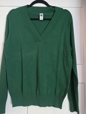 GAP Deep Green V-Neck Sweater